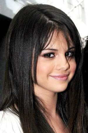 Selena Gomez w/ slight bangs Selena Gomez w/ slight bangs