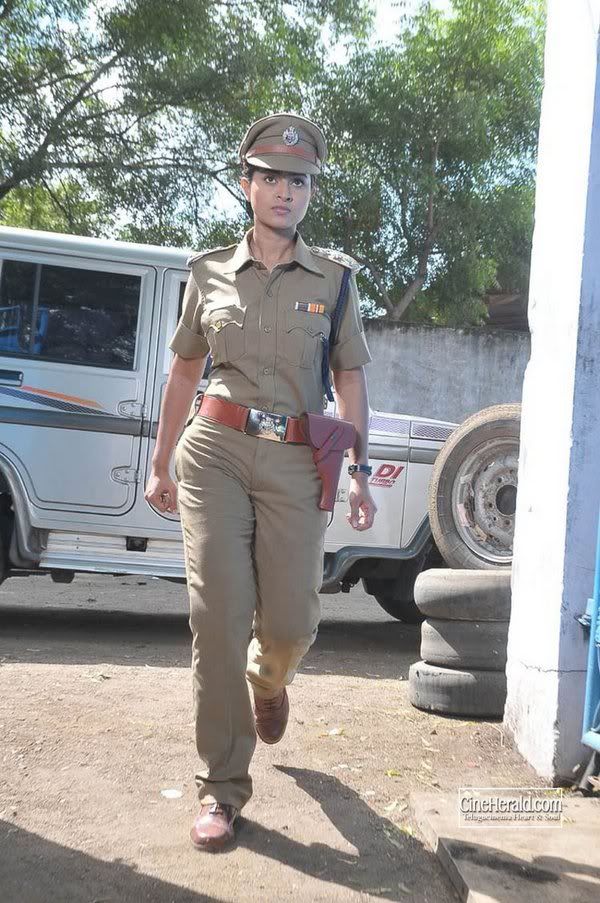 http://celebthumbs.blogspot.com/2009/12/sneha-in-police-dress-from-movie.html