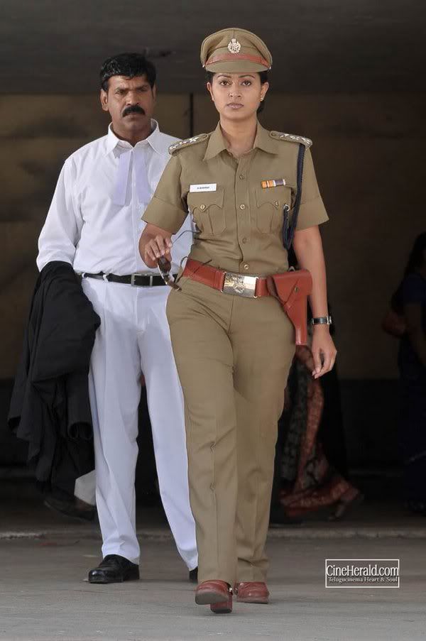 http://celebthumbs.blogspot.com/2009/12/sneha-in-police-dress-from-movie.html