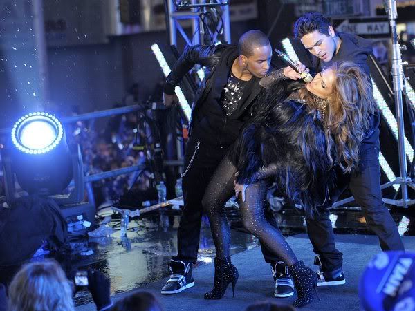 http://celebthumbs.blogspot.com/2010/01/jennifer-lopez-performs-on-nivea.html