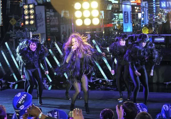 http://celebthumbs.blogspot.com/2010/01/jennifer-lopez-performs-on-nivea.html