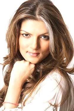 http://celebthumbs.blogspot.com/2009/12/indian-fashion-disigner-and-model.html