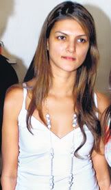 http://celebthumbs.blogspot.com/2009/12/indian-fashion-disigner-and-model.html