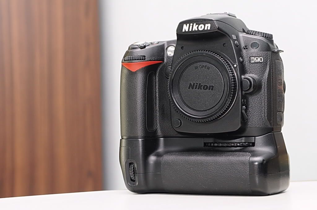 nikon d90 grip. D90 1 01 MY: [WTS] Nikon D90 +