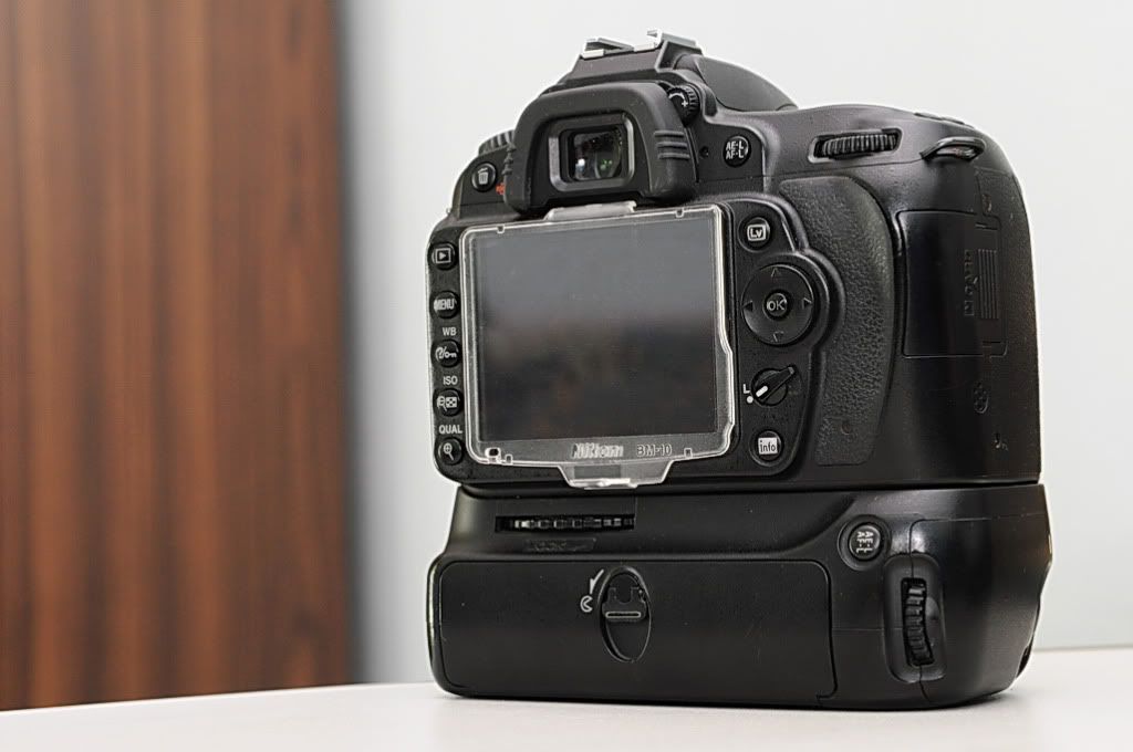 nikon d90 grip. D90 1 02 MY: [WTS] Nikon D90 +