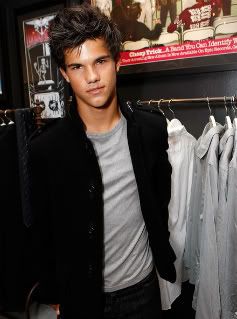 Taylor Lautner Pictures, Images and Photos