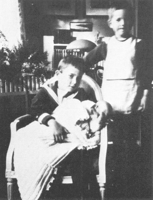 bergman-26.jpg Ingmar Bergman with his siblings picture by magicworksofib