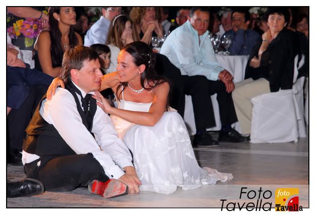 foto de casamiento, parroquia San Lorenzo Martir, Salon AMPIL El Trebol, Claudio Tavella Fotografo